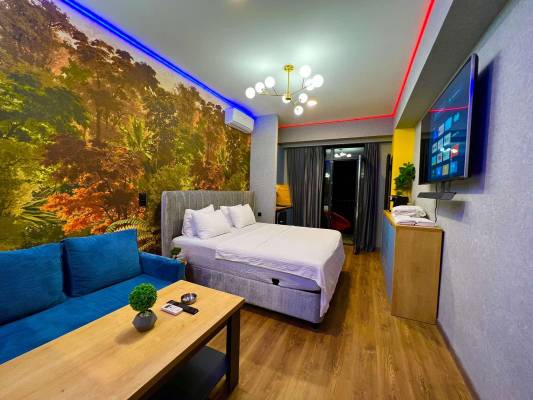 ფოტო 10: დღიურად ღრმაღელის მეტროსთან