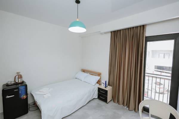 ფოტო 1: ქირავდება 12 ოთახიანი სასტუმრო