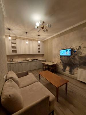 ფოტო 1: ქირავდება დღიურად და საათობრივად 2 ოთახიანი ბინა დიდ დიღომში