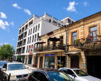 ბინა ქალაქის ცენტრში. სუფთა და მოწესრიგებული გარემო.