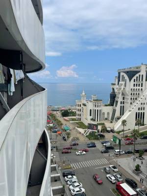 ფოტო 1: ქირავდება დღიურად ბინა ბათუმში გრანდ-მოლთან