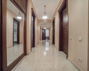 ქირავდება 4 ოთახიანი ბინა 155 კვ, მ ვერაზე ქუჩიშვილის 20 ში